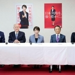 　自民党の役員会に臨む（左から）小林政調会長、鈴木幹事長、高市首相、麻生副総裁、有村総務会長＝２８日午前、東京・永田町の党本部
