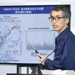 　熊本県で震度７を観測した地震について記者会見する気象庁の担当者＝２８日午後、気象庁