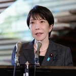 　熊本県の地震に関して記者団の取材に応じる高市首相＝２９日午前、首相官邸