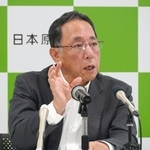 　記者会見する日本原燃の増田尚宏社長＝２９日午前、青森市