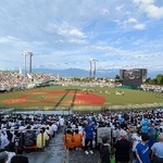 　能登半島地震の復興支援として、３０年ぶりにオールスター戦が開催された富山市民球場＝２９日、富山市