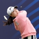 　第１ラウンド、ティーショットを放つ竹田麗央＝ロイヤルリザム・アンド・セントアンズＧＣ（共同）