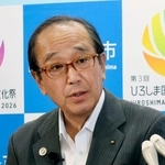 　記者会見で平和宣言の骨子を発表する広島市の松井一実市長＝３１日午後、広島市役所