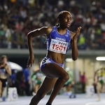 　女子４００メートル決勝（タイムレース）　力走する市川のバログン・ハル＝平和堂ＨＡＴＯスタジアム