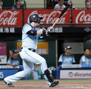 　７回西武１死一塁、林安可が左中間に適時二塁打を放つ＝ベルーナドーム