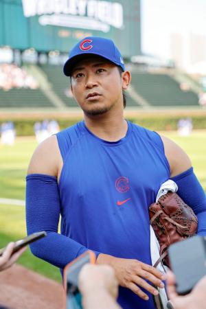 　試合前、取材に応じるカブス・今永＝シカゴ（共同）