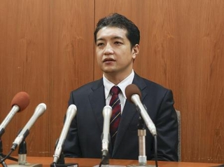 　愛知県大治町の鈴木康友町長＝７月、大治町役場