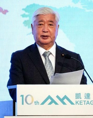 　台湾外交部が開いた安全保障フォーラムで発言する中谷元・前防衛相＝４日、台北市（共同）