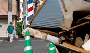 　地震発生から１週間となった熊本県八代市内＝４日午後