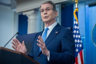 　ベセント米財務長官＝５月２８日、ワシントン（ゲッティ＝共同）