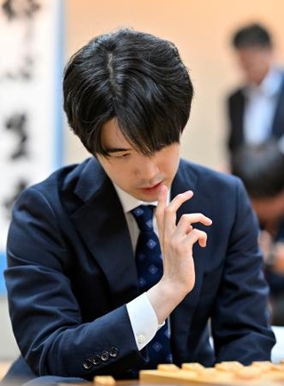 　将棋の第７４期王座戦挑戦者決定戦で、広瀬章人九段に敗れた藤井聡太六冠＝５日夜、東京都渋谷区の将棋会館