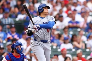 　カブス戦で１回にホームランを放ったドジャースの大谷翔平＝５日、シカゴ（ＡＰ＝共同）