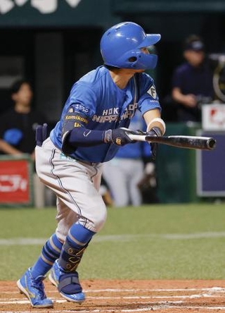 　８回日本ハム２死満塁、上川畑が左中間に走者一掃の二塁打を放つ＝みずほペイペイドーム