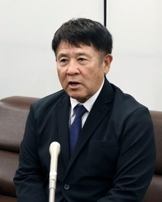 　記者会見する広陵高野球部の中井哲之元監督＝７日午前、広島市