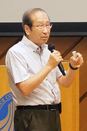 　日本学術会議の臨時総会で講演する北川進京都大特別教授＝７日午前、東京都港区