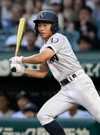 　鳴門渦潮-八王子実践　タイブレークの１０回裏鳴門渦潮２死二、三塁、山本が左前にサヨナラ打を放つ＝甲子園