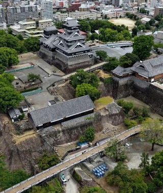 　１３日からの再開が決まった熊本城＝１０日、熊本市（ドローンから）