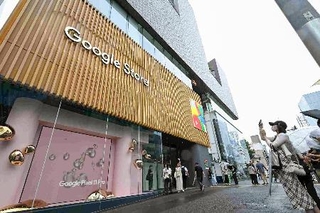 　東京・表参道の「グーグルストア表参道」＝１３日午前