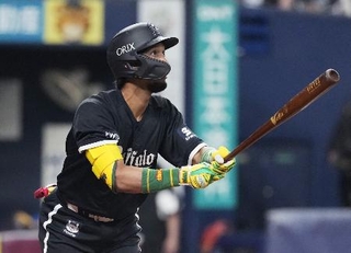　６回オリックス１死二塁、宗が右越えに２ランを放つ＝京セラドーム