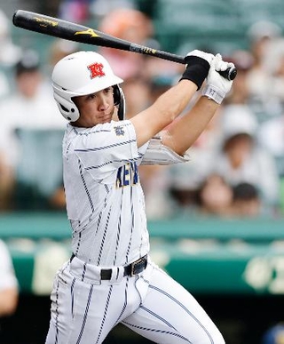 　佐野日大-健大高崎　２回裏健大高崎１死一、二塁、岩井が右前に適時打を放つ＝甲子園
