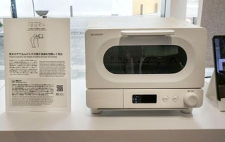 　シャープの展覧会に展示されたオーブントースター「ＡＸ-ＷＴ１」