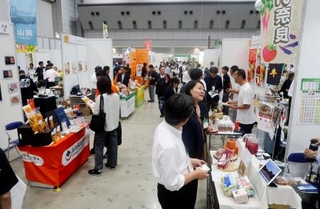 　「アグリフードＥＸＰＯ東京」の会場＝１９日午後、東京都江東区