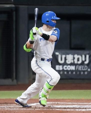 　１０回日本ハム１死三塁、清宮幸が右前にサヨナラ打を放つ＝エスコンフィールド