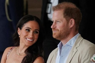 　英ヘンリー王子と妻メーガン妃＝２０２４年、ボゴタ（ロイター＝共同）