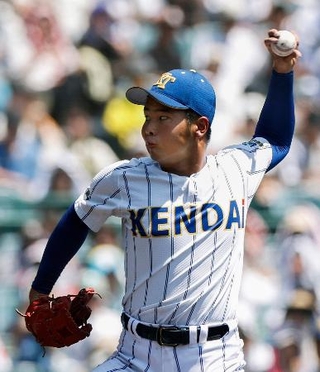 　天理戦に２番手で登板した健大高崎・北田＝甲子園