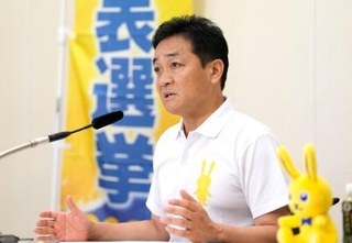 　インタビューに応じる国民民主党の玉木代表＝２１日午前、国会