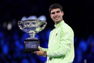 　テニスの全豪オープン男子シングルスで優勝したカルロス・アルカラス＝２月、メルボルン（ゲッティ＝共同）
