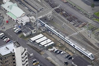 　停車した特急列車スペーシアＸ２号＝２０日、栃木県鹿沼市