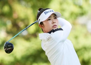 　第２ラウンド、通算１４アンダーで首位の山下美夢有＝ロイヤル・メイフェアＧＣ（共同）