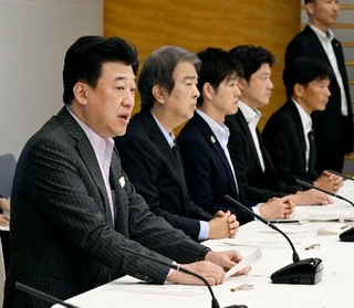 　福島県内の除染で出た土などの県外最終処分に向けた全閣僚会議で発言する木原官房長官＝２５日午前、首相官邸