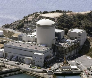 　関西電力美浜原発３号機＝２０２５年３月、福井県美浜町