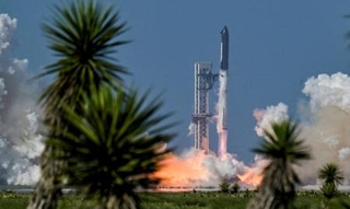 　スペースＸの打ち上げ施設＝７月２４日、米テキサス州（ロイター＝共同）