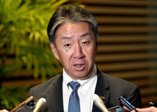 　高市首相と面会後、記者団の取材に応じるキオクシアホールディングスの太田裕雄社長＝２７日午後、首相官邸