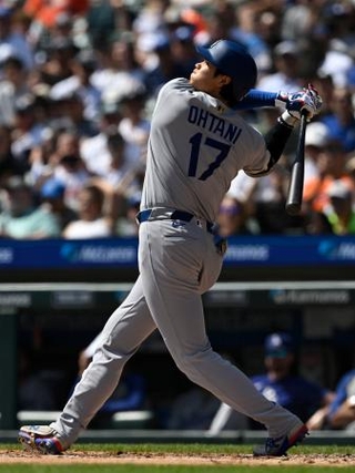 　タイガース戦の３回、左前打を放つドジャース・大谷＝デトロイト（共同）
