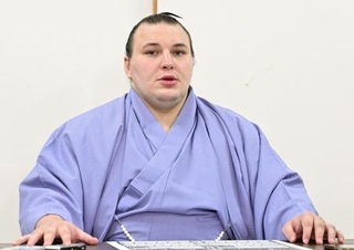 　大相撲秋場所番付が発表され記者会見する、大関に復帰した安青錦＝３１日午前、東京都江東区