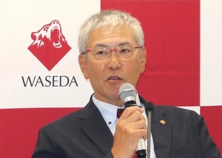 　記者会見する早大野球部の小宮山監督＝３１日、東京都新宿区