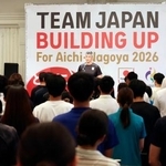 　愛知・名古屋アジア大会に向けて日本選手団の結束を高める「ビルディングアップ」の研修会であいさつする井上康生団長（奥）＝１日、東京都港区