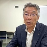 　取材に応じる東京都小笠原村の渋谷正昭村長