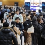 　２０２５年１２月２７日、年末年始の帰省ラッシュが本格化し、利用客で混雑する羽田空港の国内線出発ロビー