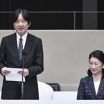 　全国高校総体の総合開会式に出席された秋篠宮ご夫妻＝３日、滋賀ダイハツアリーナ