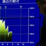 　ドルに対し急伸した最近の円相場の推移を示すモニター＝３日午後、東京都千代田区