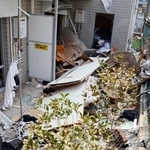 　千葉県市川市のマンション爆発現場周辺＝１日