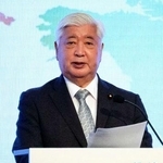 　台湾外交部が開いた安全保障フォーラムで発言する中谷元・前防衛相＝４日、台北市（共同）