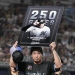 　プロ野球で史上５人目の通算２５０セーブを達成したロッテの益田直也投手＝４日、ＺＯＺＯマリン