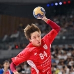 　ジークスター東京-パリ・サンジェルマン　前半、シュートを放つジークスター東京・柴山＝有明アリーナ