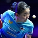 　女子シングルス１回戦　プレーする張本美和＝横浜ＢＵＮＴＡＩ